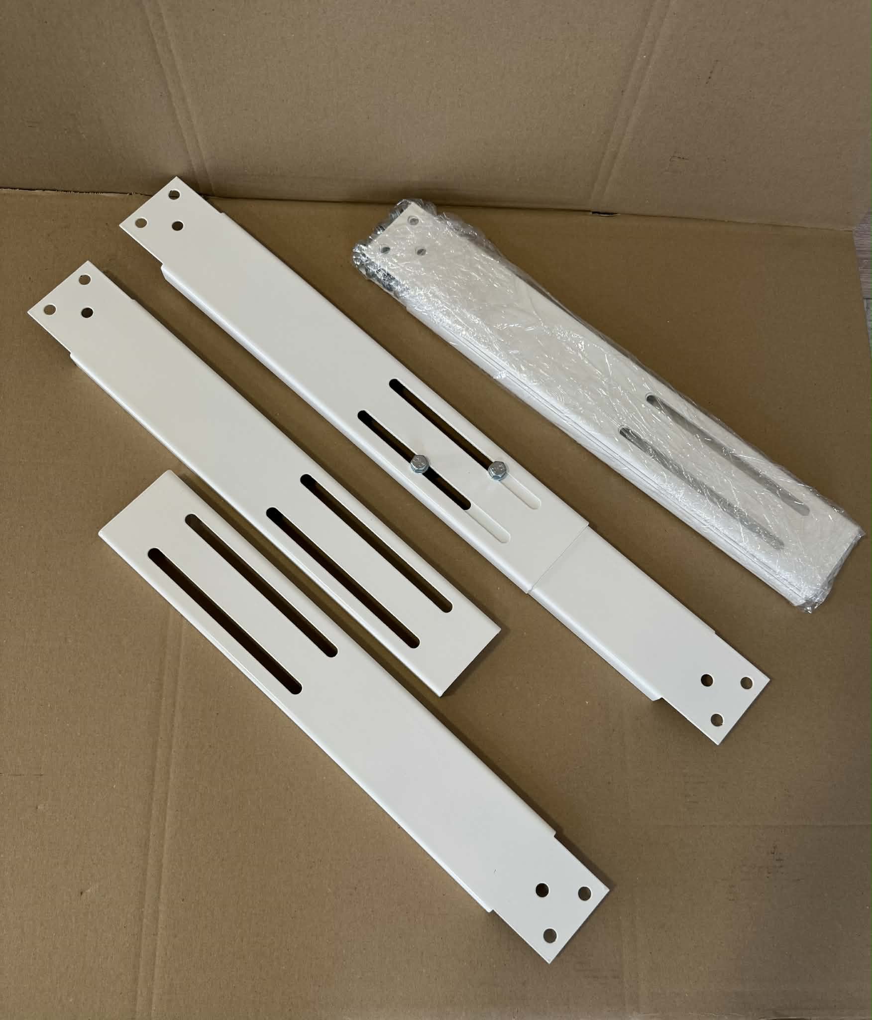 Hőszivattyú állvány összekötő festett fehér